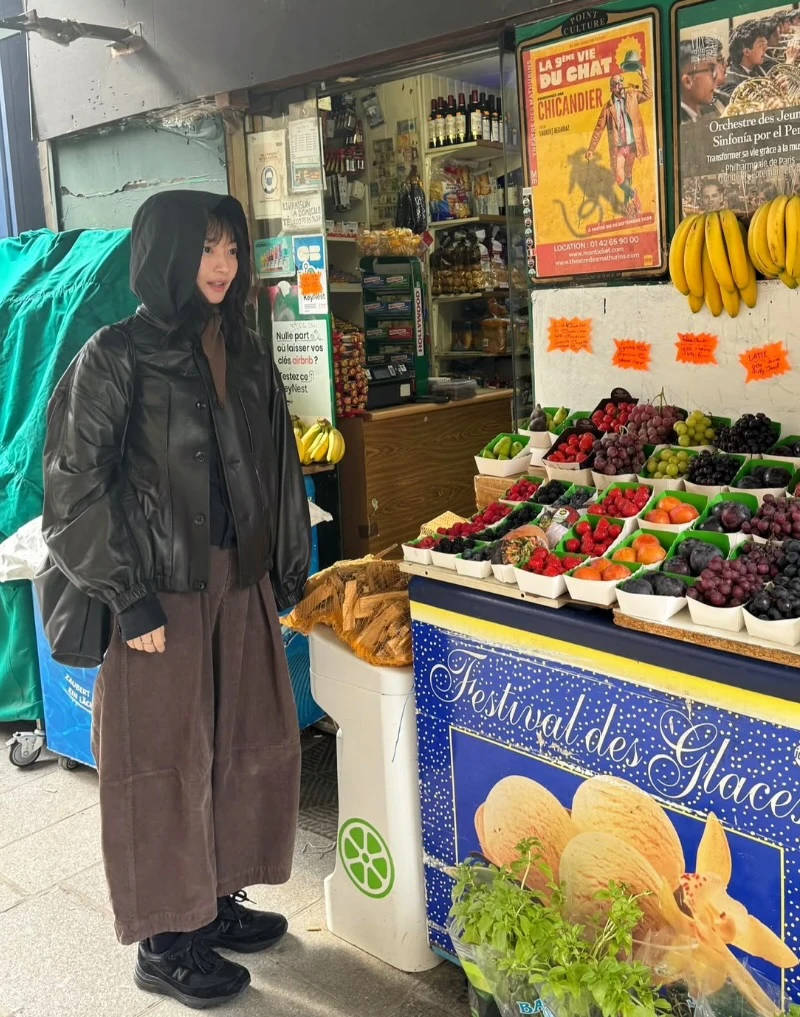 신민아, 루이비통, 신민아 루이비통, 신민아 패션, 신민아 드레스, 루이비통 앰버서더, 루이비통 하이 주얼리, 셀럽 패션, 셀럽 스타일, 마드리드 패션쇼, 실버 드레스, 시퀸 드레스, 연예인 공항패션