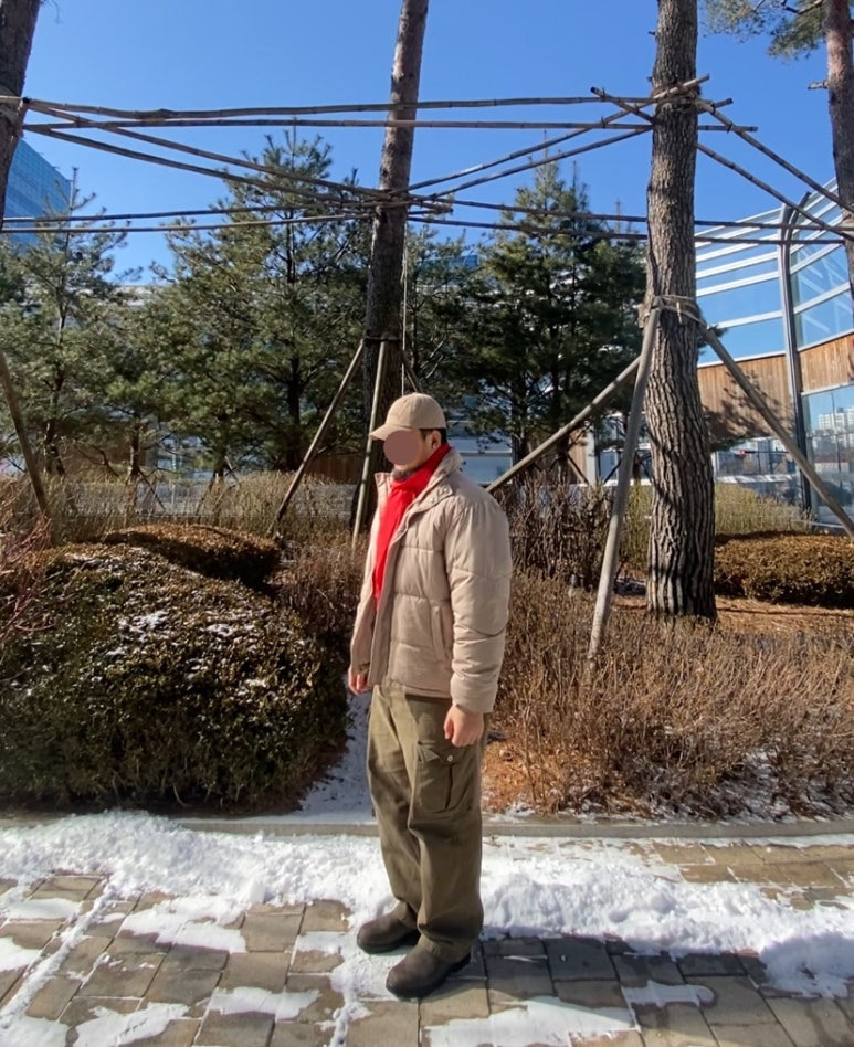 데일리룩('26.1.24.)랭글러 빈티지 로고 볼캡, 바스틱 숏패딩 점퍼, 리끌로우 무지 레드 머플러, 어썸스튜디오 하운드투스 모크넥 니트, 프리즘웍스 카고팬츠, 블런드스톤 585