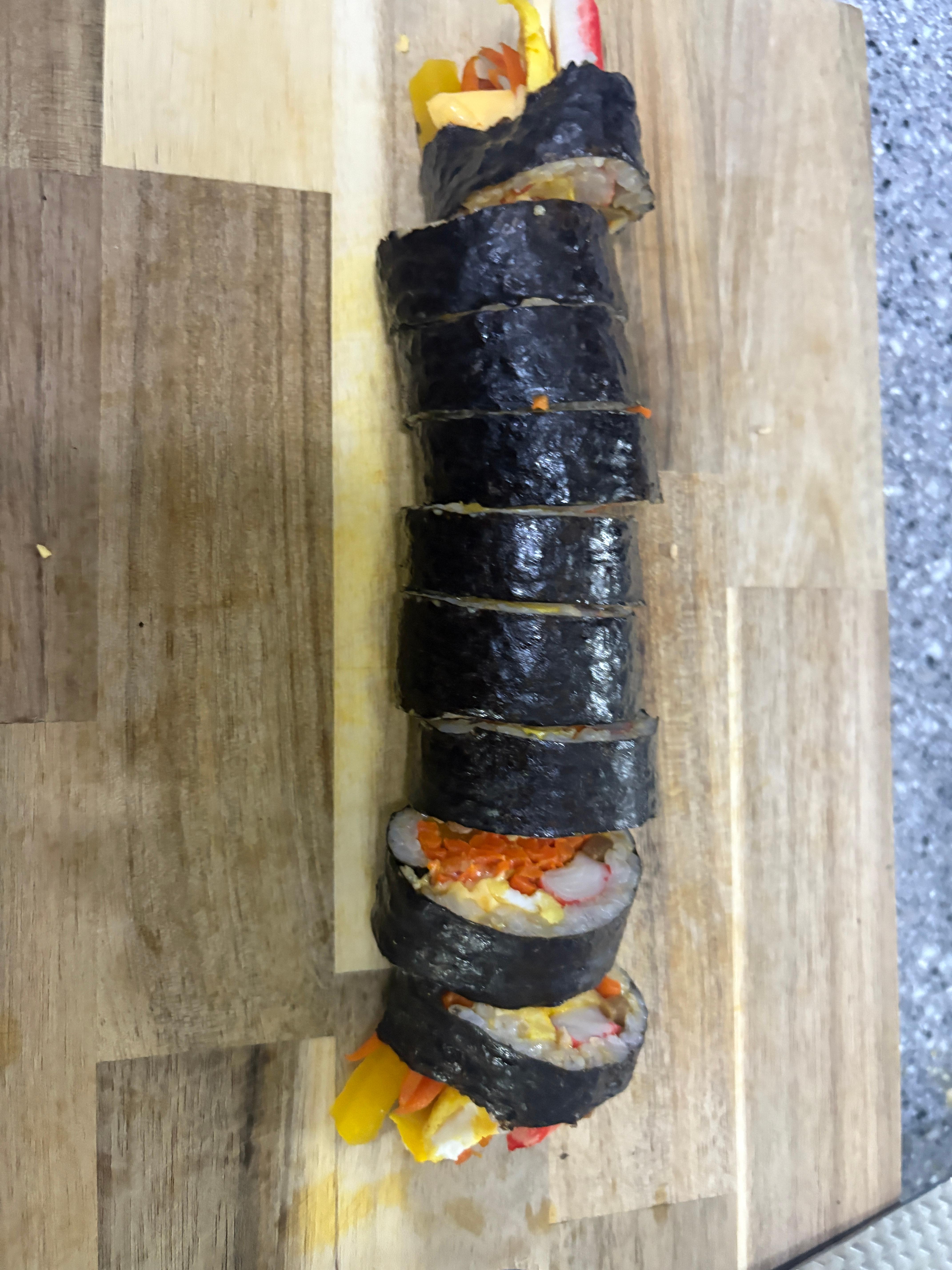 김밥 한 줄 썰은 것