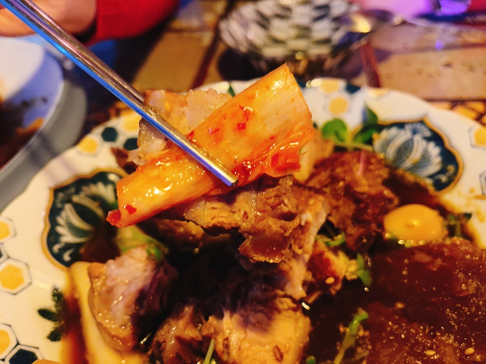 통삼겹찜과 김치