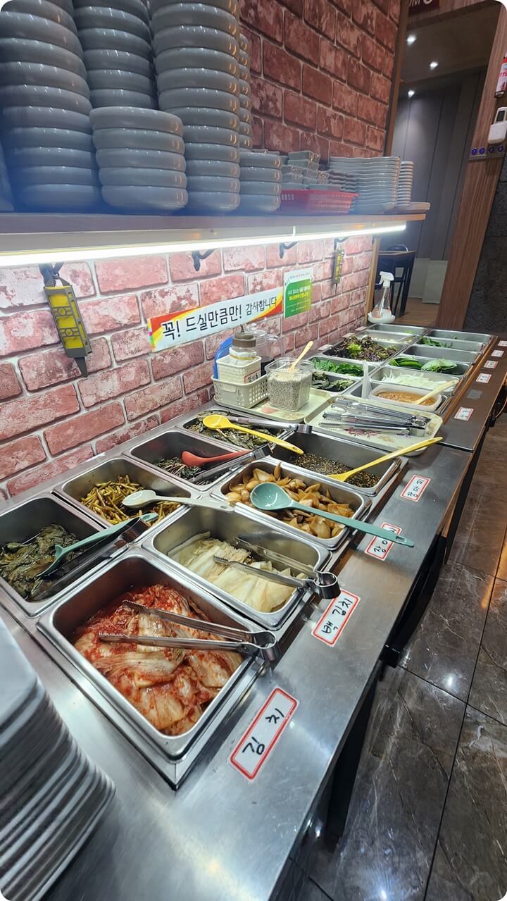 식당의 음식쟁반