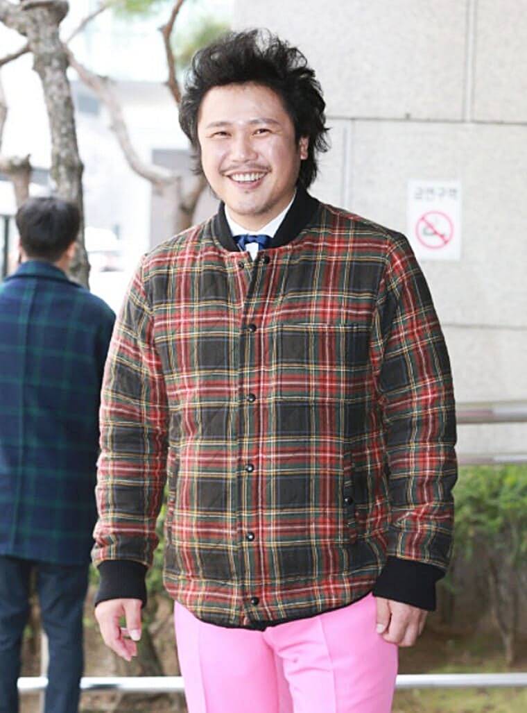 가수-육중완