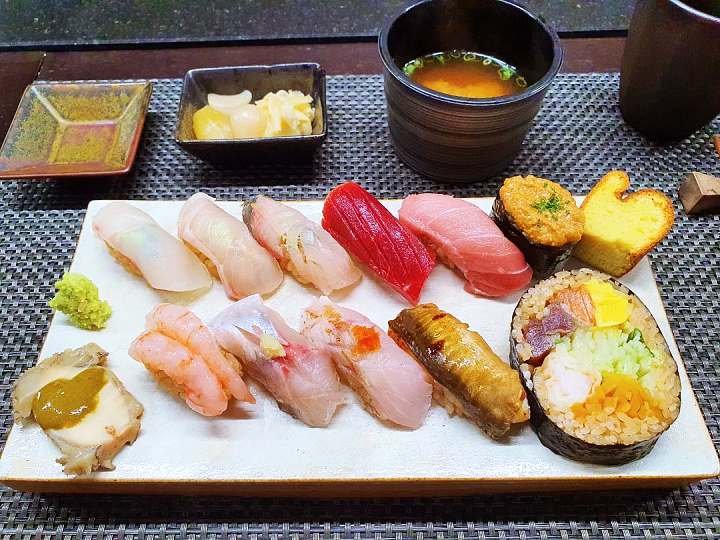 토요일은 밥이좋아 시흥 배곧 제철 생선 초밥 맛집 적초 섞은 붉은 밥 샤리 스시 고등어초밥 오마카세 현지인 추천 토밥 좋아 방송정보