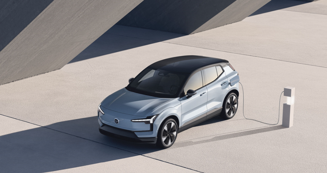 볼보 EX30 좌측면