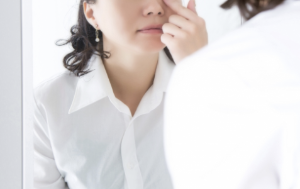 다래끼가 발생한 여성