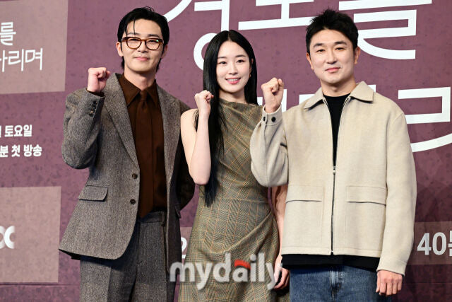 박서준&#44;원지안 손드는 사진