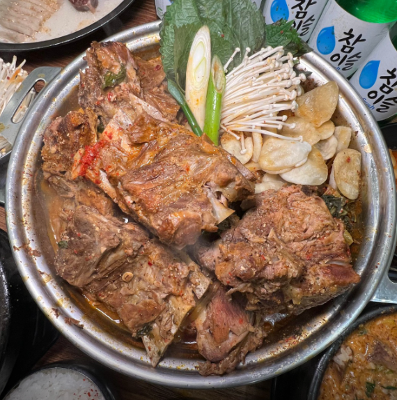 생방송투데이 서울 최고의 뼈해장국 담원순대 시청본점 정보