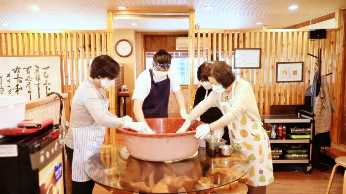 김영철의 동네 한 바퀴 서울 토박이의 맛 모자의 만두전골과 고추장 두부찌개 맛집 서초 반포동 맛집 소개
