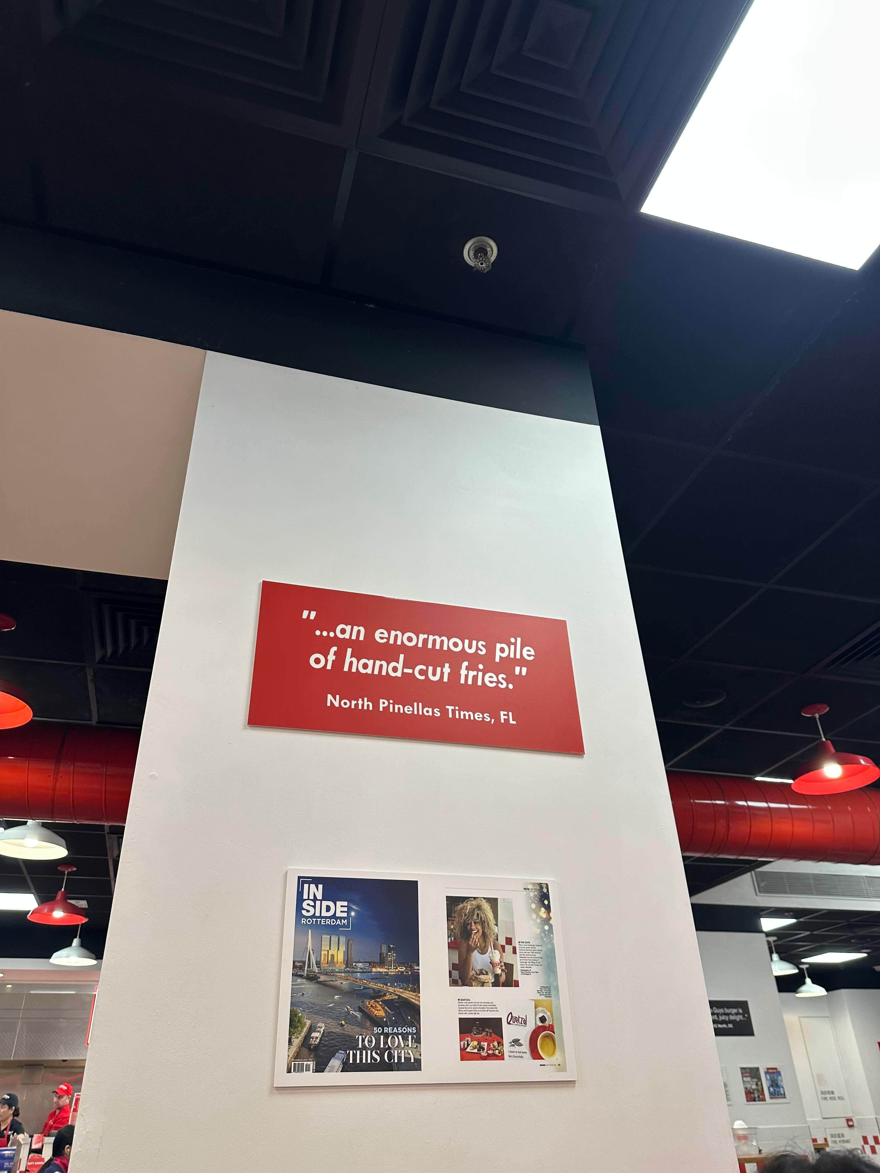 파이브가이즈-매장의-분위기