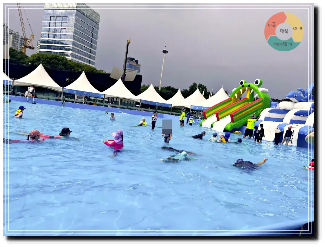 초등학생용풀장-미끄럼틀-무릎깊이-안전요원