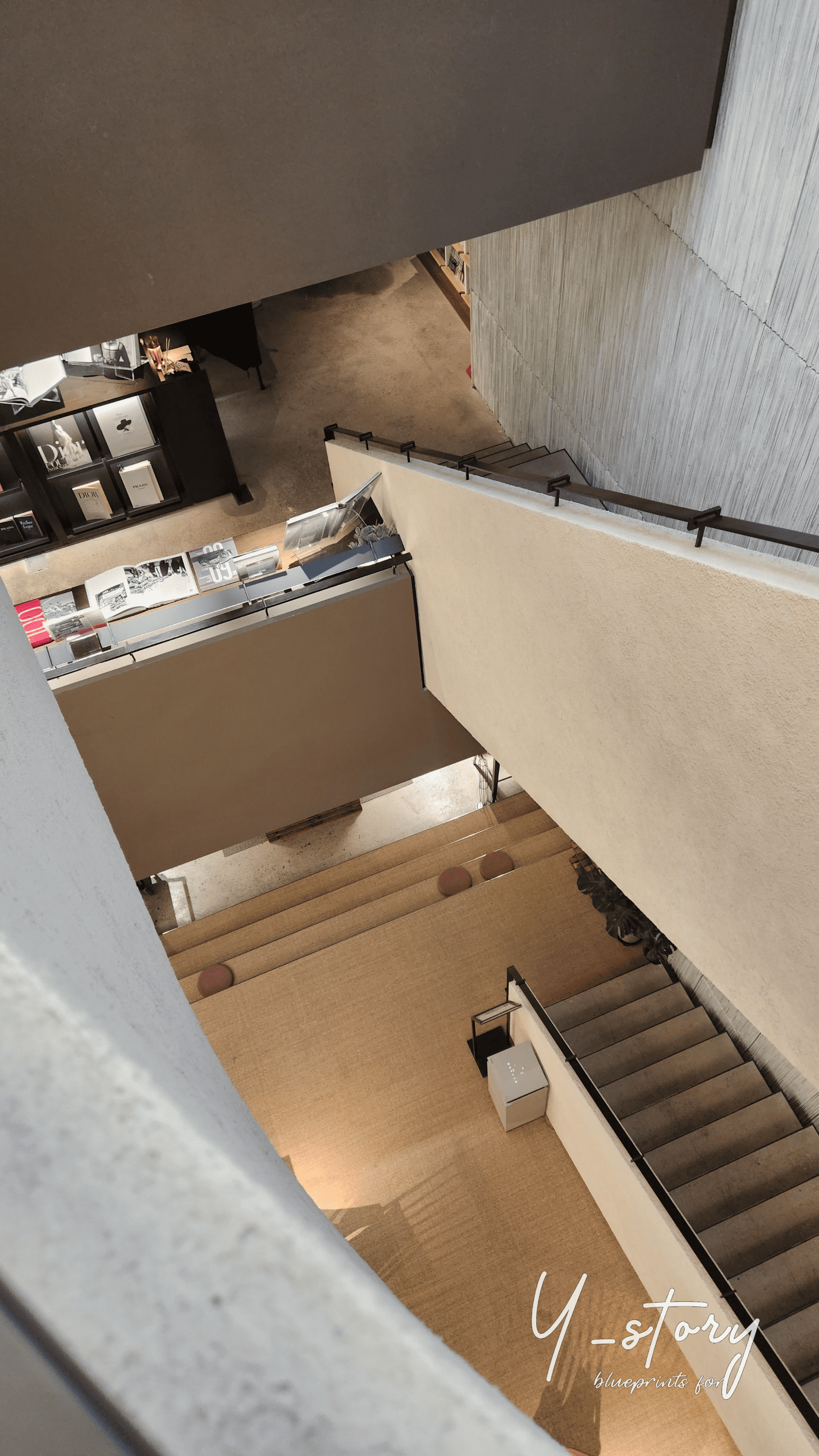 만화카페 그래픽 홀과 내부 계단