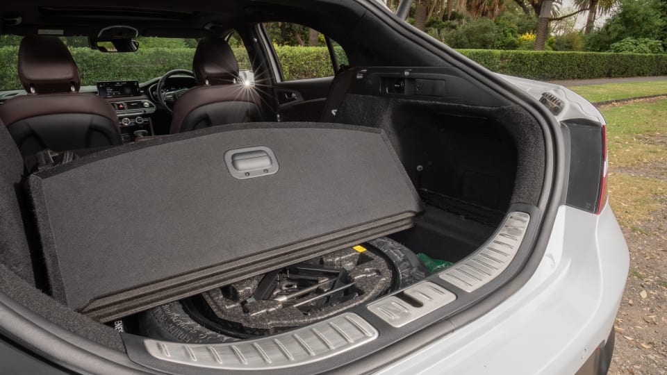 제네시스 G70 슈팅 브레이크 트렁크