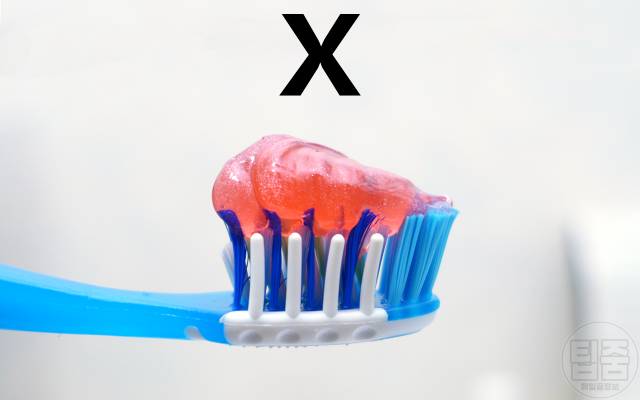 칫솔 치약 짜는 방법