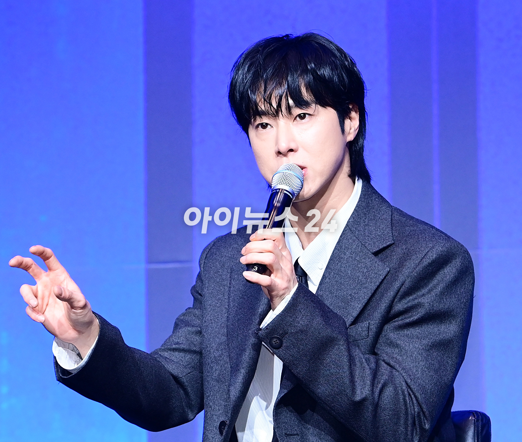 '데뷔 20주년'을 맞은 그룹 동방신기(TVXQ!) 유노윤호가 26일 오후 서울 영등포구 콘래드 서울에서 열린 아홉 번째 정규앨범 '20&2' 발매 기념 기자간담회에 참석하고 있다. [사진=정소희 기자]