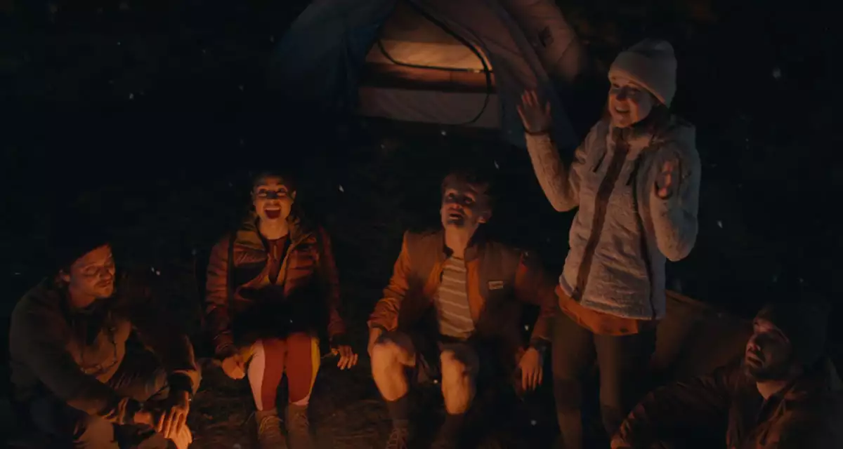 눈 오는 밤의 캠프 파이어