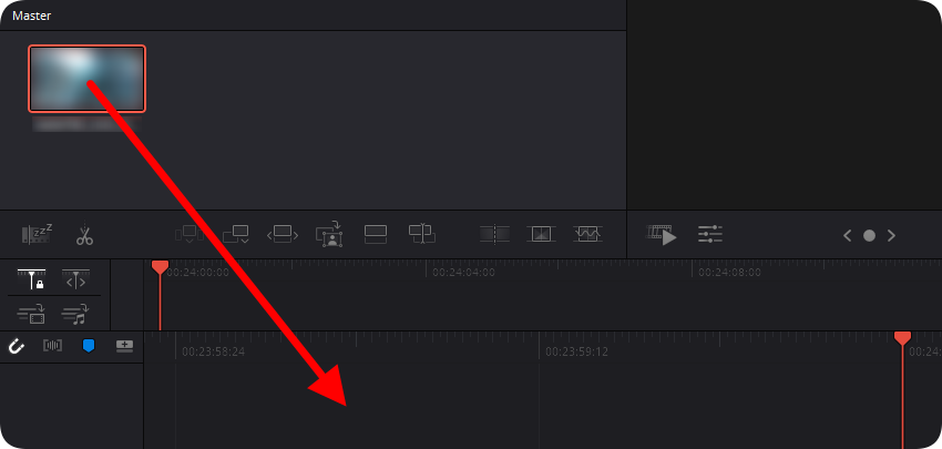 Master 영역에 등록된 영상을 아래쪽 타임라인으로 끌어다 놓기