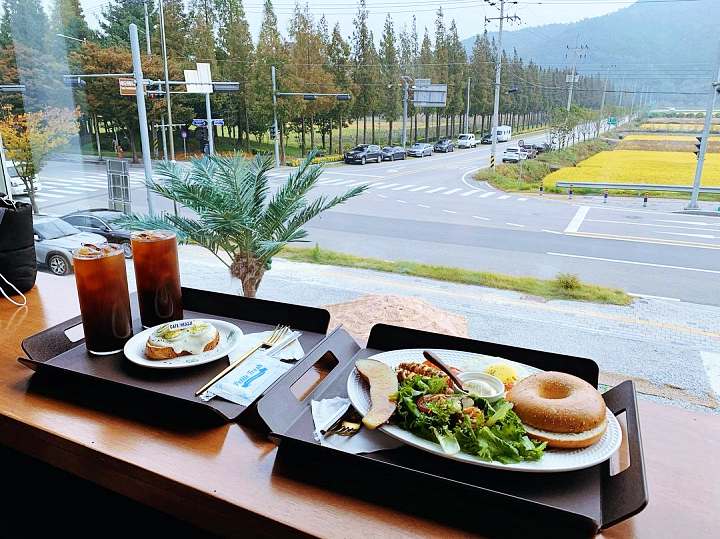 토요일은 밥이좋아 예산 윤봉길기념관 메타세콰이어길 오픈 샌드위치 맛집 그릭요거트 생과일 콘치즈 소시지 잠봉뵈르 예산10미 현지인 추천 토밥 좋아 방송정보