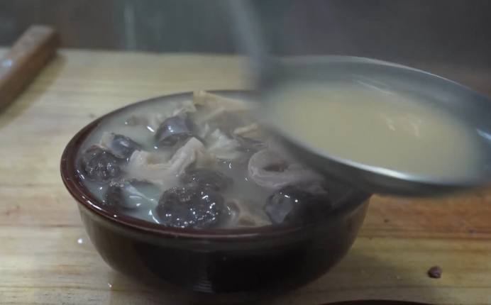 순대국밥담는중