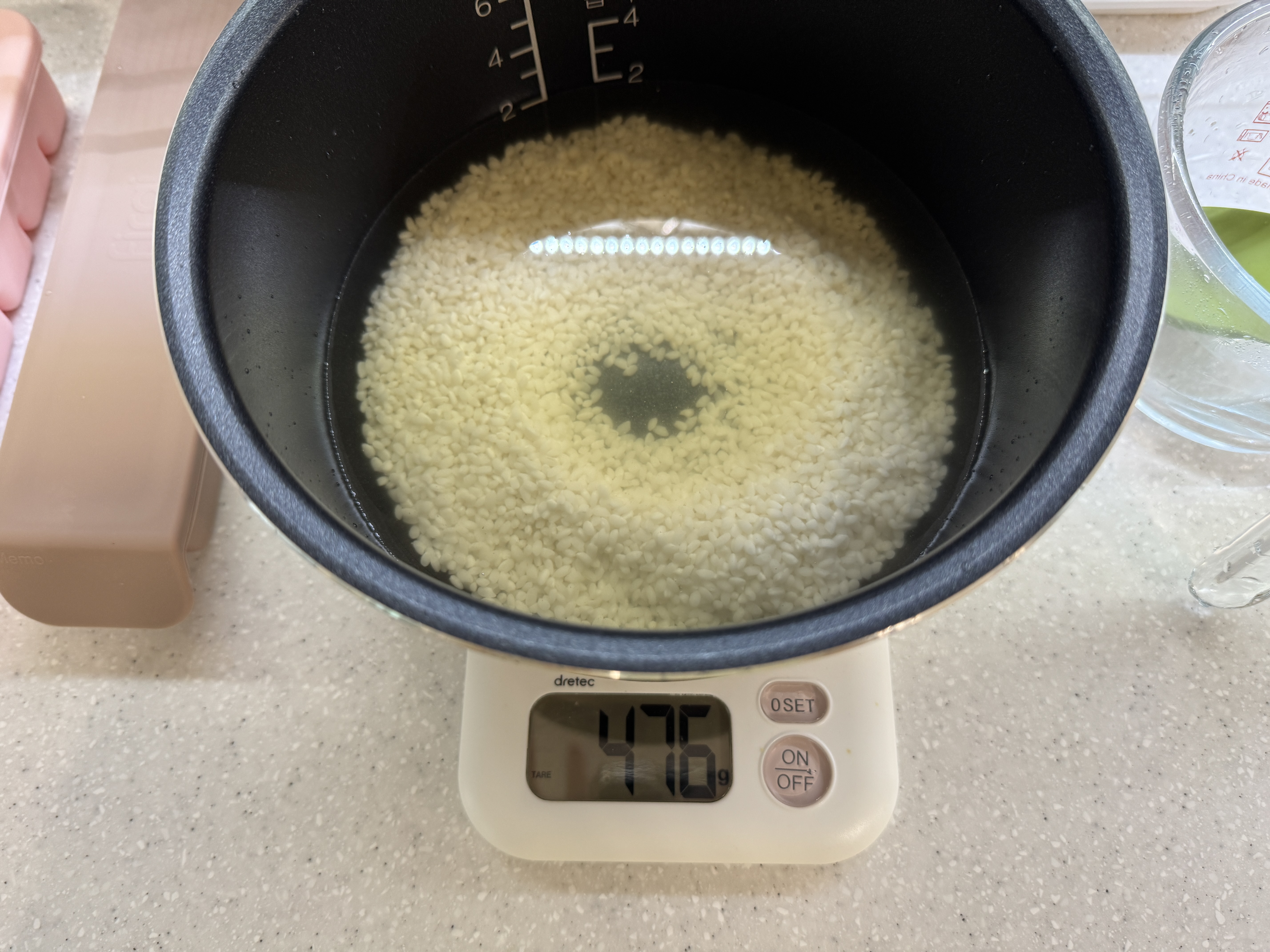 불린 쌀에 채수를 넣은 사진