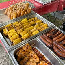 왼쪽은 야시장 사진과 차모로 BBQ 립 사진