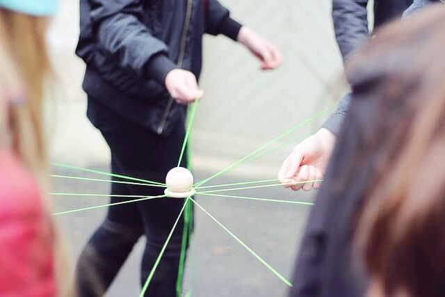 사회적 증거 효과: 남들이 하는 행동이 우리의 결정에 미치는 영향