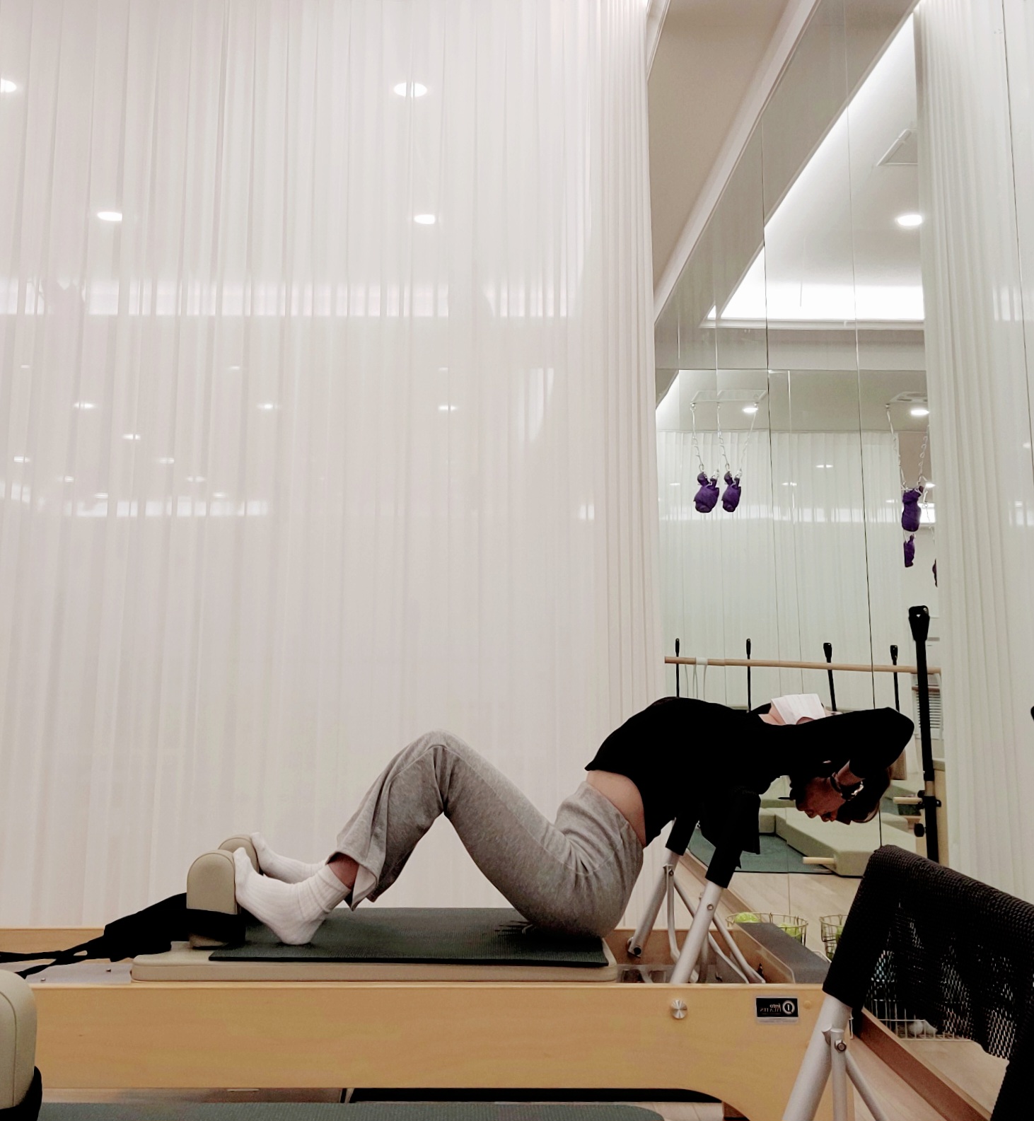 리포머필라테스 말린어깨, 등 열어주는 스트레칭