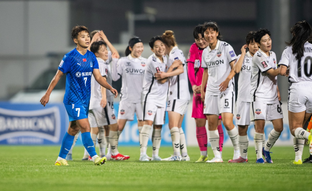 역사적인 남북 여자 축구 대결을 상징하는 일러스트