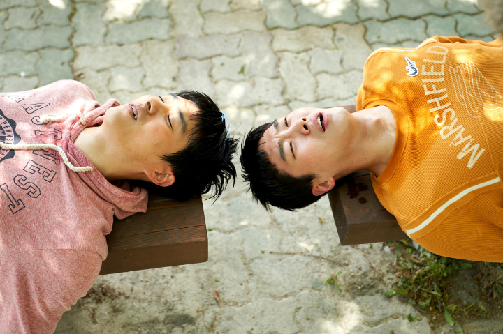 농구를즐기고쓰러져있는김택과정건주