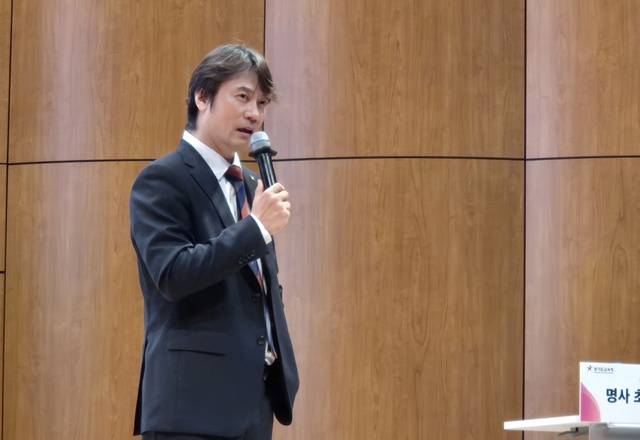 2026년 10월 28일 황현필 초청 강연 현장에서 강의하는 모습