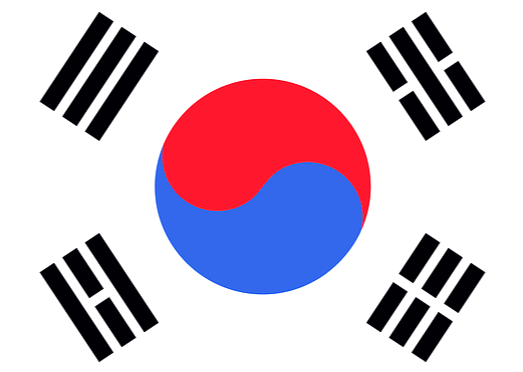 태극기가 그려져 있다. 가운데에 빨간색과 파란색이 어우러진 동그라미가 있고 각 사이드엔 검정색 세줄이 그려졌다.