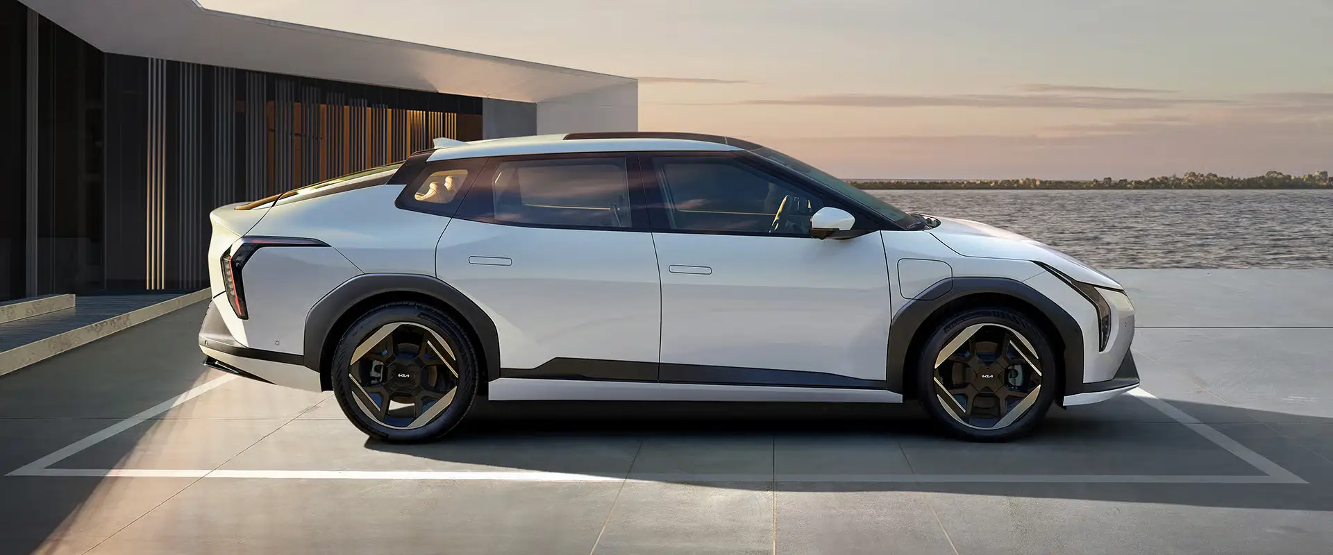 ev4_exterior_side_pc