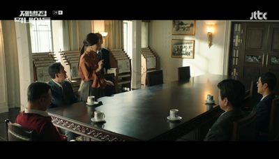 대통령 후보를 두고 가족 회의를 하고 있는 모습입니다.