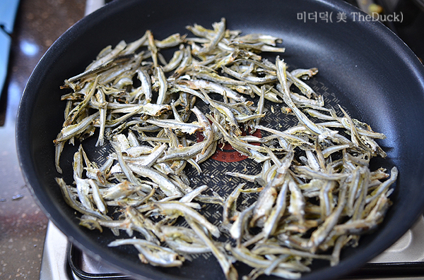 멸치 손질과 비린내 제거