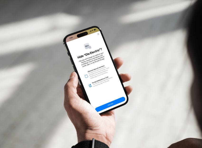 아이폰 앱 숨기기 기능을 켜 놓고 있는 손