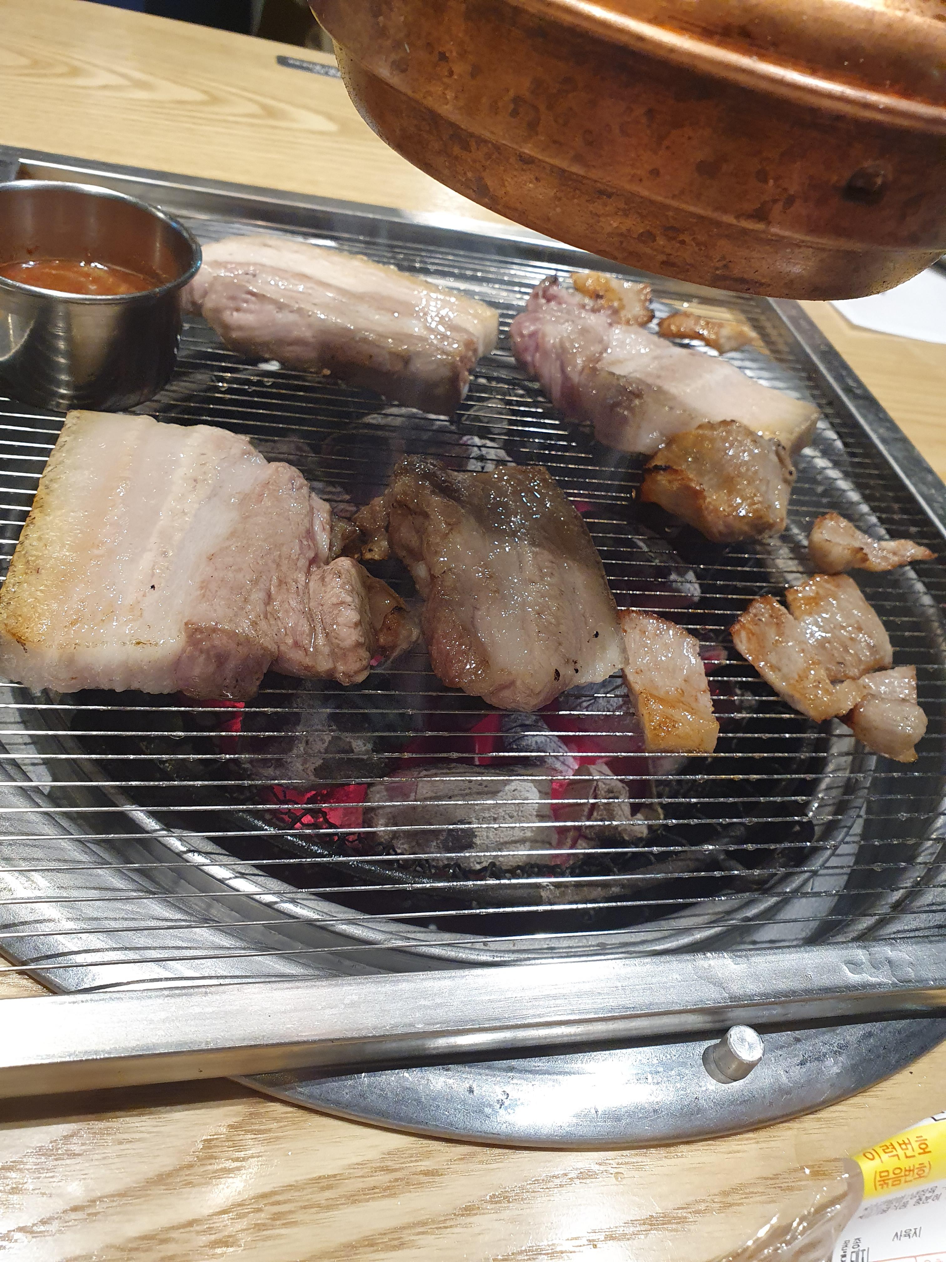 다다익고 제주 찐맛집 흑돼지 삼겹살 너무 쫄깃해서 맛있음.