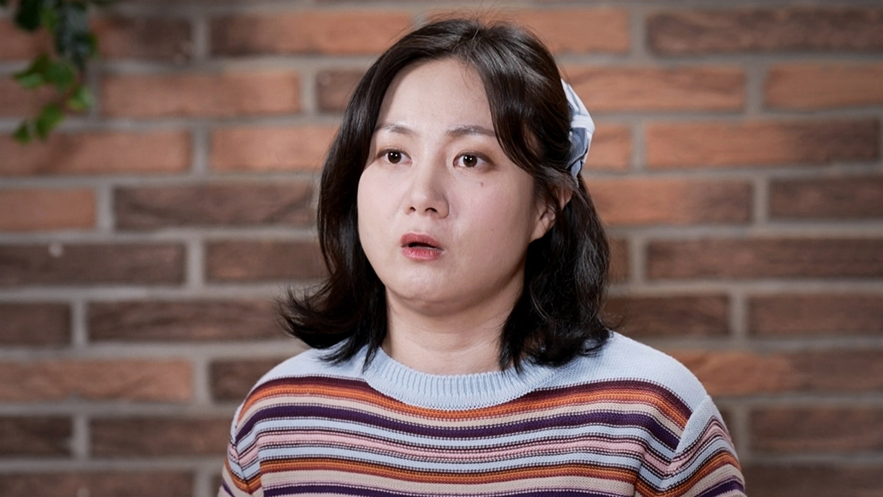 인터뷰 중인 박나래