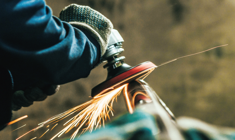 금속공작기계조작원-하는일-업무환경-되는법-학과-전망