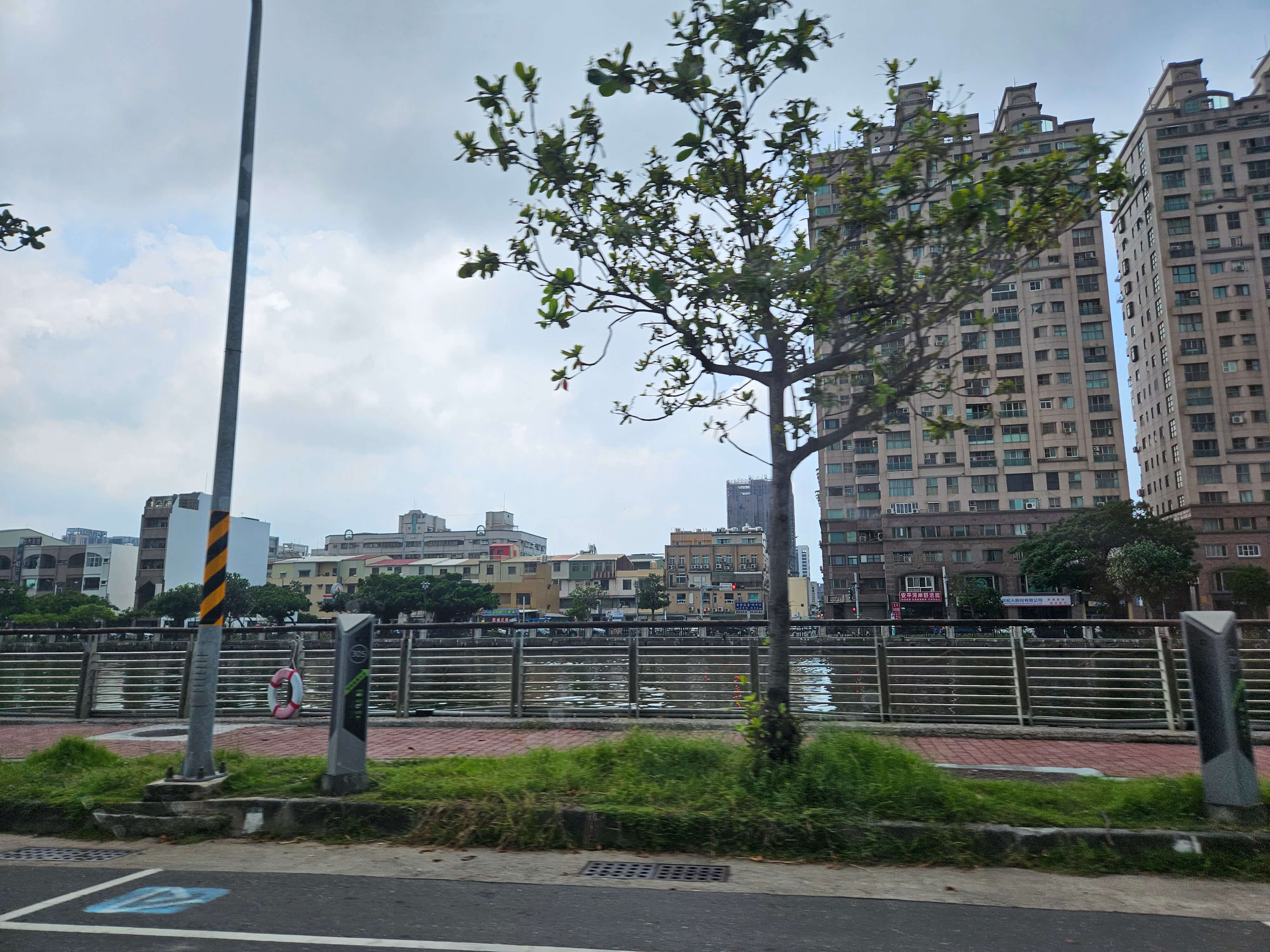 타이난 첫날 &amp;#124; THSR 이동 &middot; 택시 박물관투어 &middot; 巷丼食堂 &middot; 疆疆串燒烤肉專賣店 리얼후기