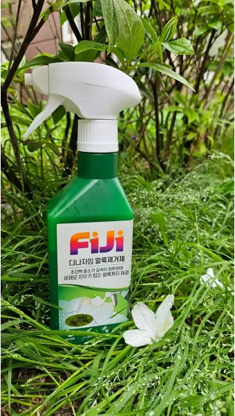 피지 얼룩 식초 분무 후 주방타월로 눌러 빼는법_6