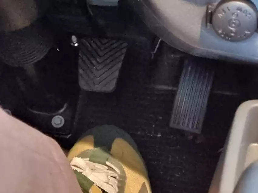 봉고 3 1톤 LPG 터보의 브레이크, 가속 페달은 이렇습니다.