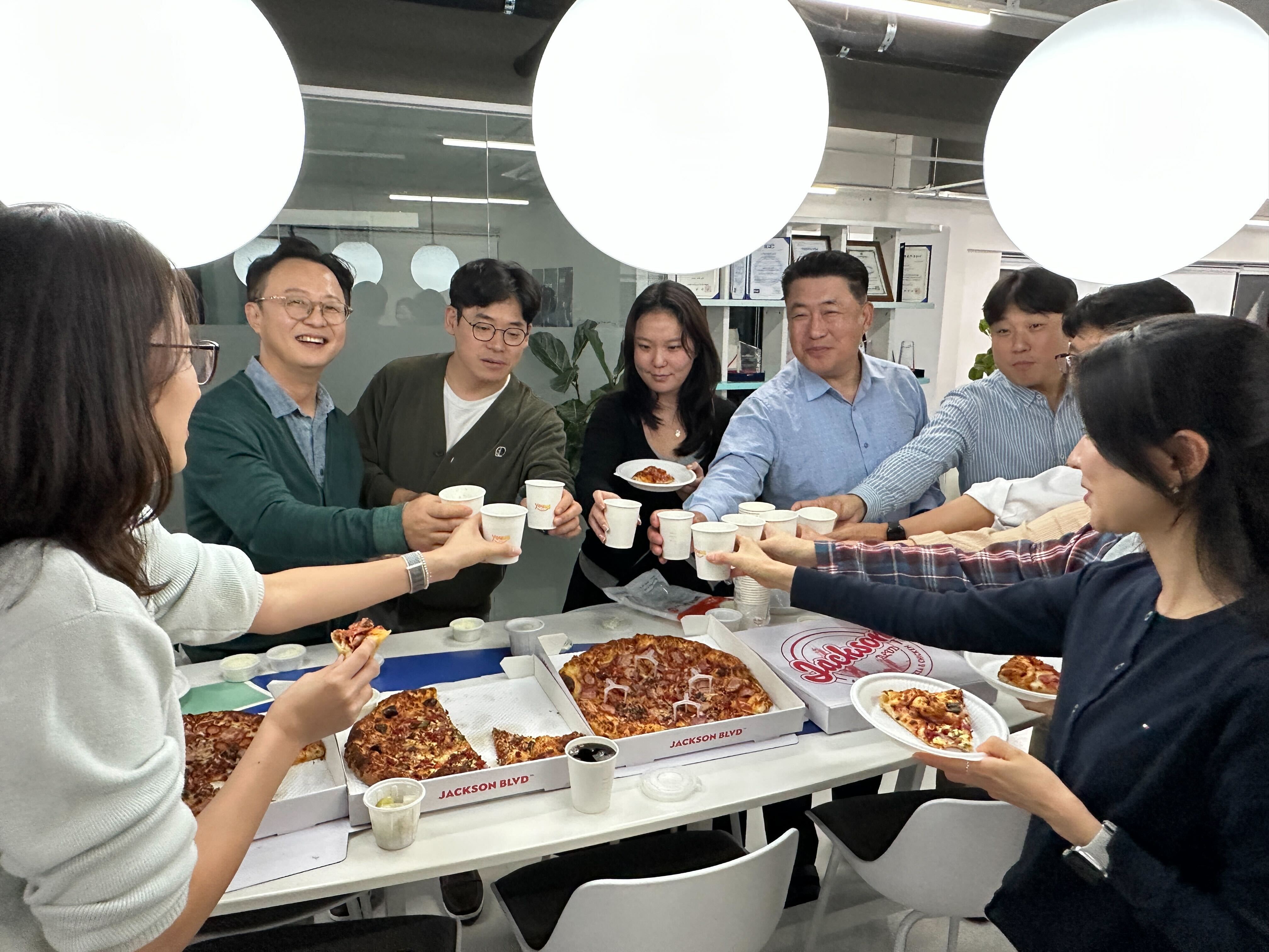 IPO(Initial Pizza Offering) Day 이벤트로, 맘껏 피자를 즐겼습니다.