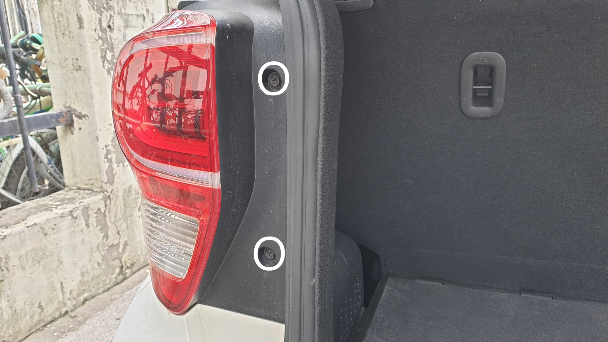 레이 깜빡이 램프 고정 볼트 위치