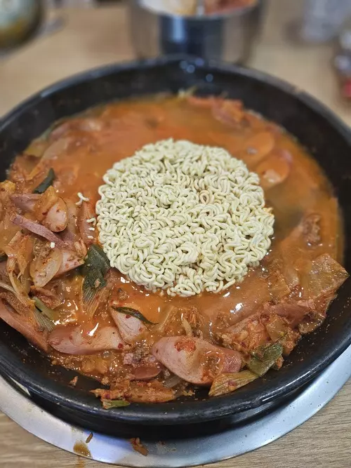 라면사리 투하