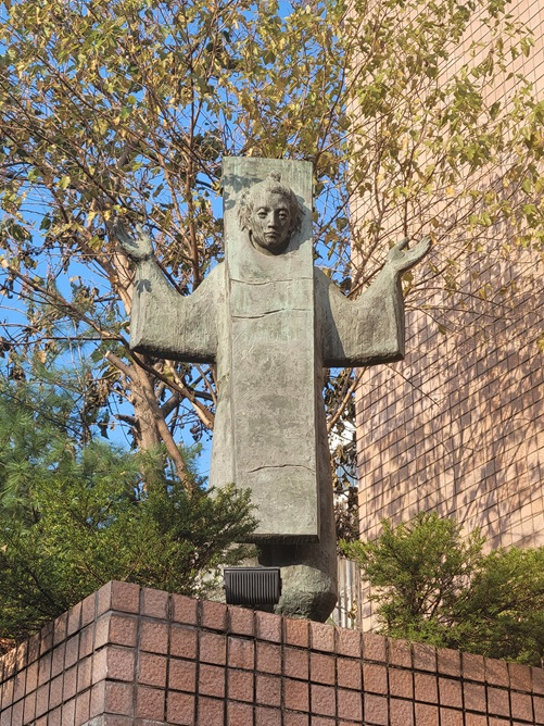 목에 칼을 쓰신 성 김대건 안드레아 신부 상