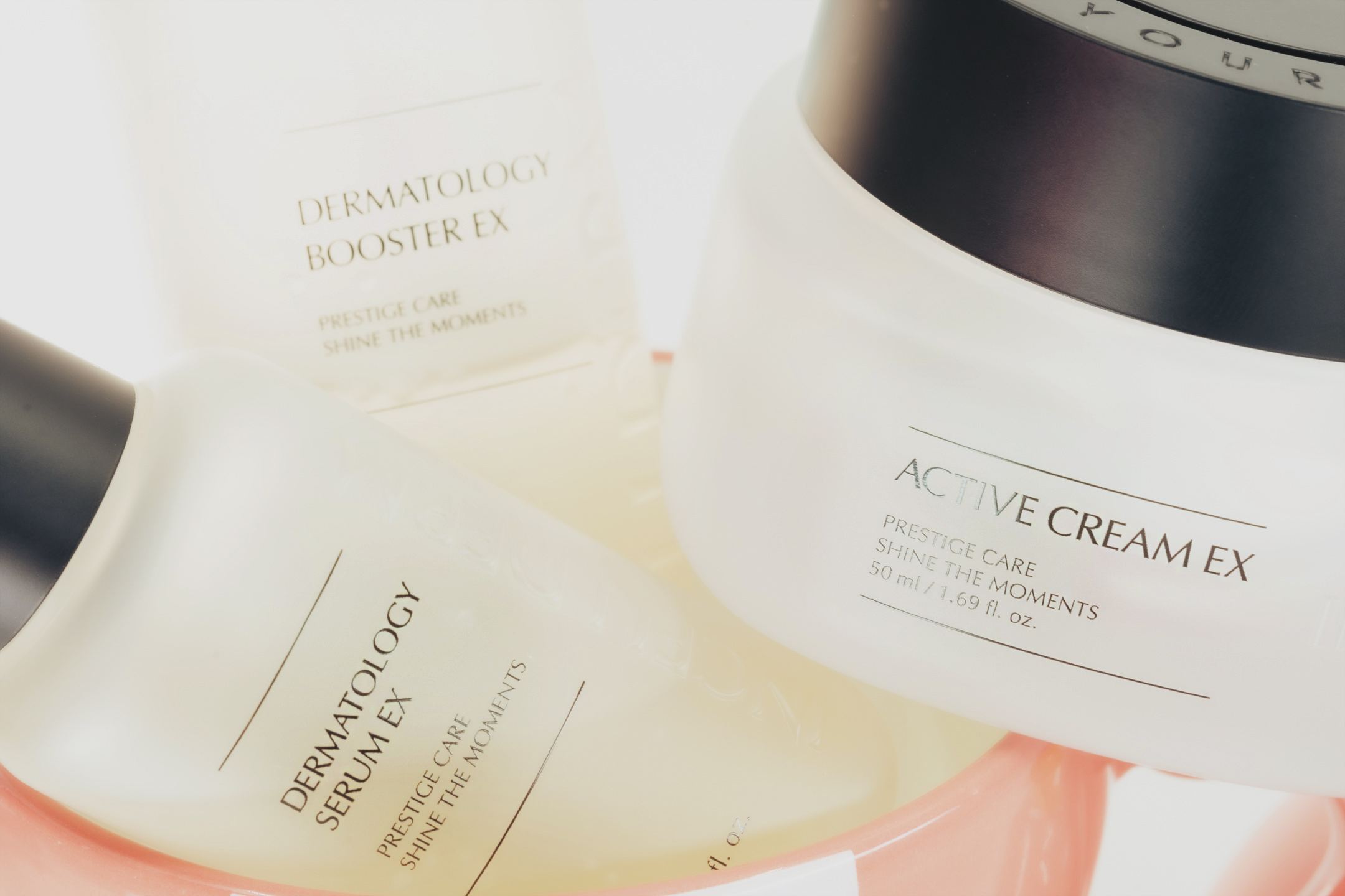 얼굴의 주름 리피팅 효과를 주고 가성주름을 잡아주는 
인셀덤 더마톨로지 포스트 패키지