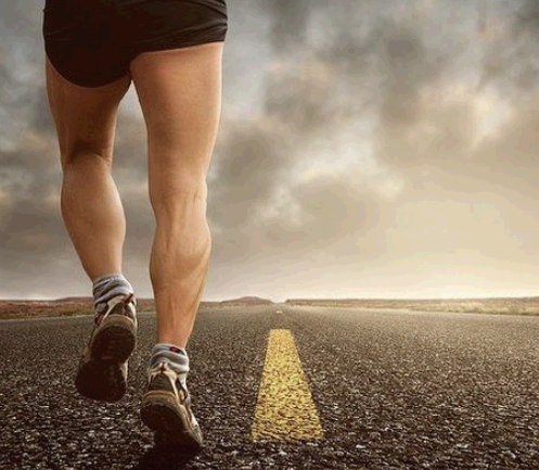 운동하는 남성 모습