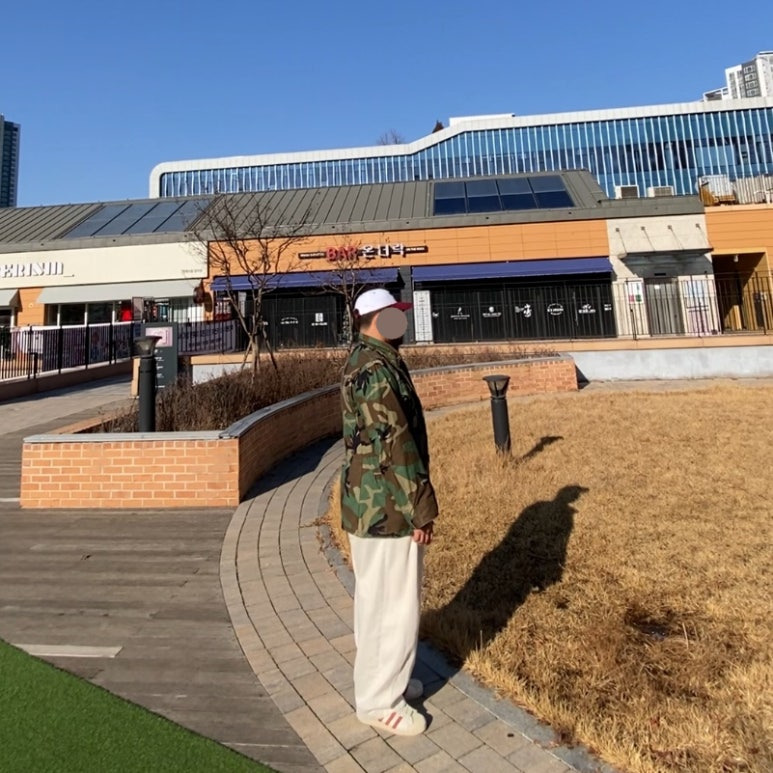 데일리룩('25.12.30.)윅 WICK 투톤 워싱빈티지 볼캡, 유니클로 모크넥 니트, 카모 M65 빈티지 밀리터리 미군 야상재킷, 무신사스탠다드 벌룬팬츠, 아디다스 슈퍼스타 82