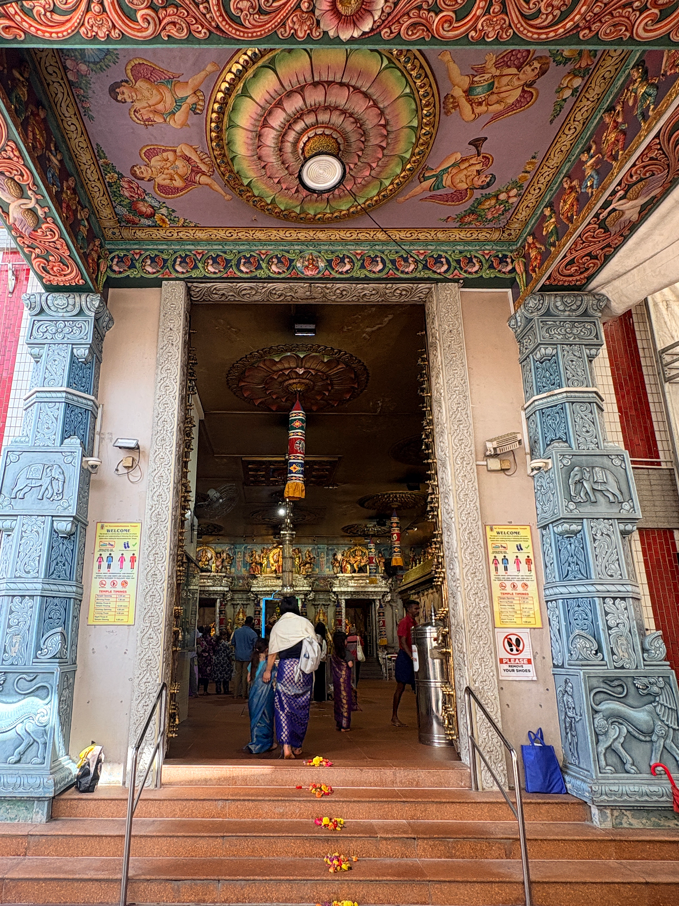 스리 비라마칼리암만 사원(Sri Veeramakaliamman Temple) 입구
