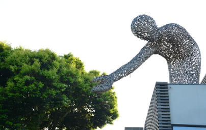 미술관에 전시된 AI 아트, 디지털 르네상스의 시작인가?