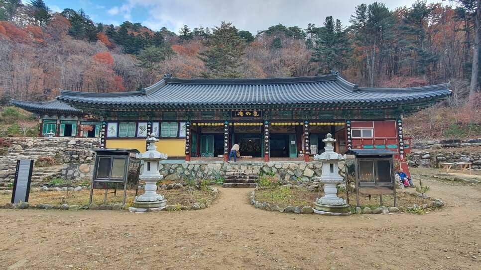 인제 영시암 : 속세를 등지고 영원히 화살을 꺾은 선비의 사찰 설악산 수행자의 숨결이 머무는 곳